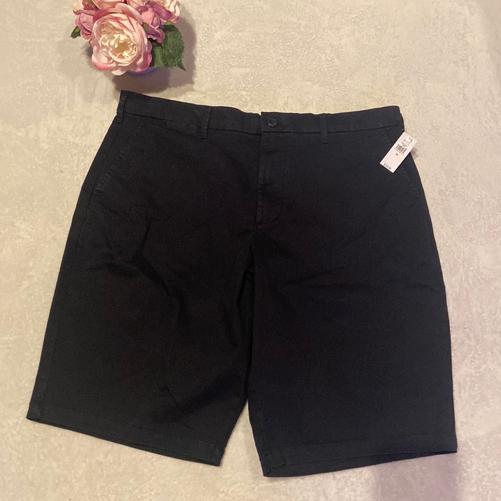 NWT GAP Size 38 12” Black Short - Picture 1 of 7